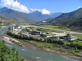 Vue aérienne de l’aéroport international de Paro le 5 septembre 2006.