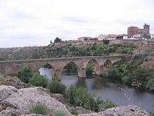 Ledesma, puente romano.JPG