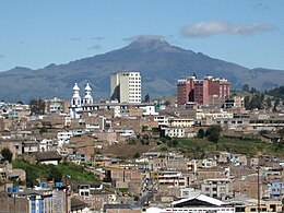 Panorama grada sa vulkanom Chiles