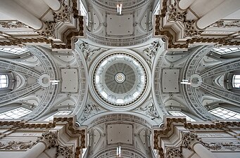 פנים קתדרלת אובין הקדוש בבלגיה ( St Aubin's Cathedral)