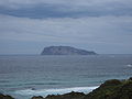 Chatham Island, vue de Long Point; même si l'île ne fait pas officiellement partie du parc national, sa proximité est importante pour l'observation d'oiseaux marins et d'actinoptérygiens dans le parc;