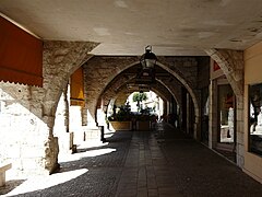 Les arcades de la place Gambetta.