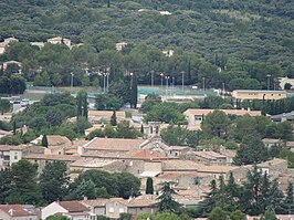 Gezicht op Saint-Gély-du-Fesc met Église Saint-Gilles