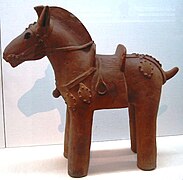 Cerámica japonesa que representa un caballo de guerra (periodo Kofun, siglo VI).