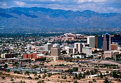 Tucson, met die Catalinas Mountains in die agtergrond