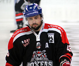 Photographie de Julien Desrosiers avec le maillot noir de Rouen