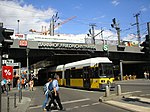 Spårvagn utanför Bahnhof Friedrichstraße