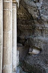 Oplontis, excavated pillars