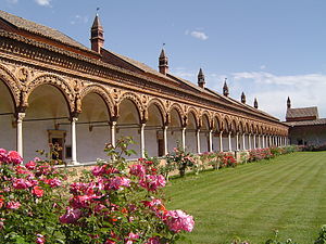 Dettaglio del chiostro grande.