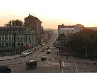 Начало улицы на закате