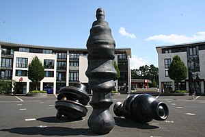 Skulptur "Die Lichtung" auf dem Reichowplatz in Bielefeld Sennestadt