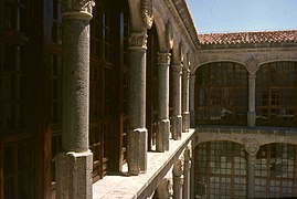 Detalle del patio del parador