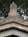 Ici : autres détails des sculptures en incisée et en bas-relief de l'architrave du temple étrusque d'Alatri.