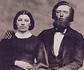 Charles Ingalls rechts, naast Caroline Ingalls geboren op 10 januari 1836