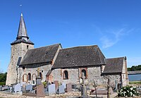 Vue latérale de l'église et son clocher hexagonal.