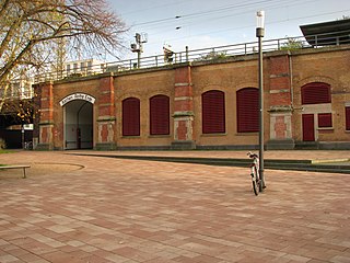 Bahnhofsvorplatz und Fassade nach der Renovierung