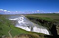 Fossinn Gullfoss myndast þegar Hvítá í Árnessýslu rennur niður í Hvítárgljúfur.