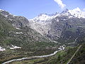 Le Rhône naît du glacier du Rhône.