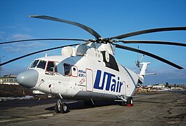 Helicóptero Mil Mi-26 en la plataforma de estacionamiento