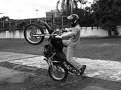 Wheelie de genoll