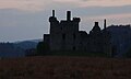 Kilchurn Castle vanaf het oosten met aan de linkerzijde de woontoren.