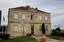 Skyline of Camblanes-et-Meynac