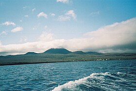 Sur le rivage, Puerto Velasco Ibarra,à l'horizon le Cerro Pajas.