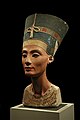 Busto de Nefertiti. Ĉefverko de la egipta arto.