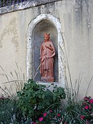 Statue de sainte Quitterie devant l'église Sainte-Quitterie-Saint-Nicolas