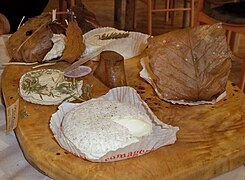 Plateau d'AOC banon dans un restaurant de Revest-du-Bion.