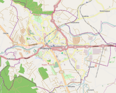 Mapa konturowa Przemyśla, blisko centrum na lewo znajduje się punkt z opisem „Pomnik Jana III Sobieskiegow Przemyślu”