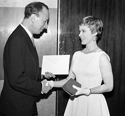 Gunnar Sjöberg och Bibi Andersson 1957.