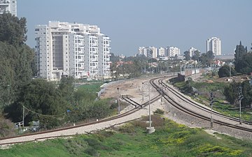 שלוחה לראשון לציון מתפצלת מהמסילה לרחובות, דרומית לבאר יעקב