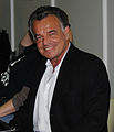 Ray Wise interpreta Hugh Jones