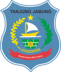 Lambang Kabupaten Tanjung Jabung, sekarang dipisah menjadi Kabupatén Tanjung Jabung Barat dan Kabupatén Tanjung Jabung Timur sejak tahun 1999.[10]