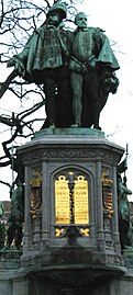 Fontaine d'Egmont et de Hornes au square du Petit-Sablon à Bruxelles.