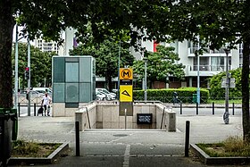 L'accès à la station de la rue du Lot.