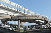 原一丁目交差点の楕円形歩道橋