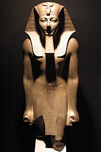 Patung Thutmosis III di Museum Luxor.