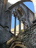 Détail architectural de l'abbaye de Saint-Wandrille de Fontenelle, décembre 2004