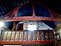 Chapelle Notre-Dame-des-Joies : poutre de gloire et partie supérieure du chancel avec ses peintures sur bois représentant des portraits de saints.