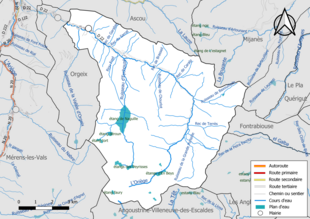 Carte en couleur présentant le réseau hydrographique de la commune