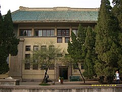 數學與統計學院（原國立武漢大學文學院）