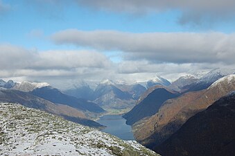 Fjorden set mod nord fra en bjergtop