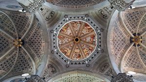 La cupola con gli affreschi di Pietro Sorri e Alessandro Casolani (1599).