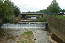 Wehre unmittelbar vor der Mündung bei normalem Wasserstand