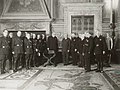 Giovanni Gentile overhandigt de Enciclopedia Italiana aan Benito Mussolini. Palazzo Venezia, Rome, 1937