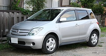 Toyota ist XP60 (2001–06)