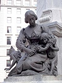 Cette statue de Jeanne Mance fait partie du monument à Maisonneuve à la place d'Armes de Montréal