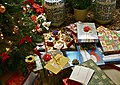 La navidad nos da mucha felicidad. Que pases bien con tu familia. Un beso Miss y gracias por el árbol :). --Igna (discusión) 04:00 7 dic 2011 (UTC)